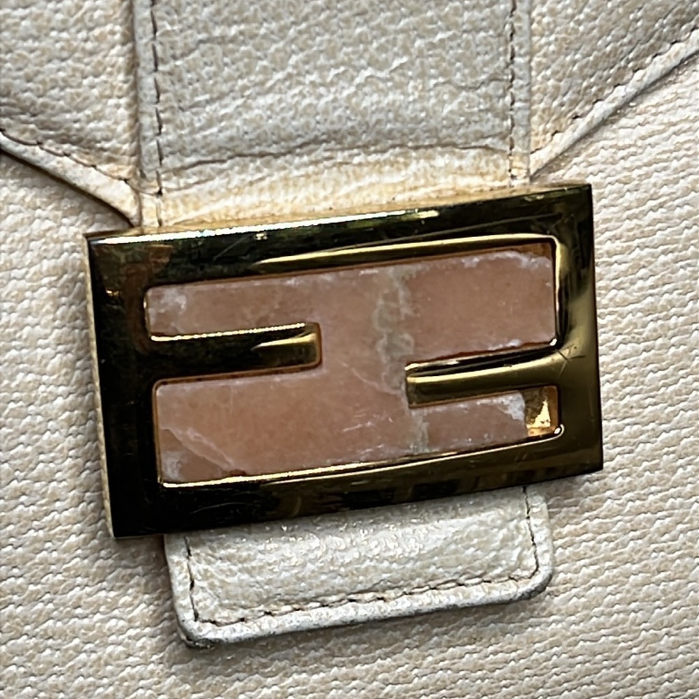 Fendi Beige Cream Leather Logo Marble Clasp Bag - Picture 3 of 16
